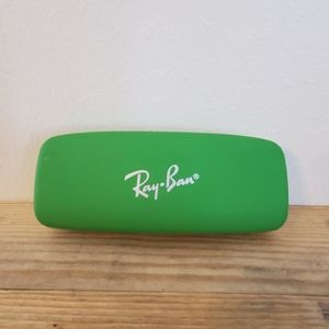 Kid's Ray Ban hard clam shell case.